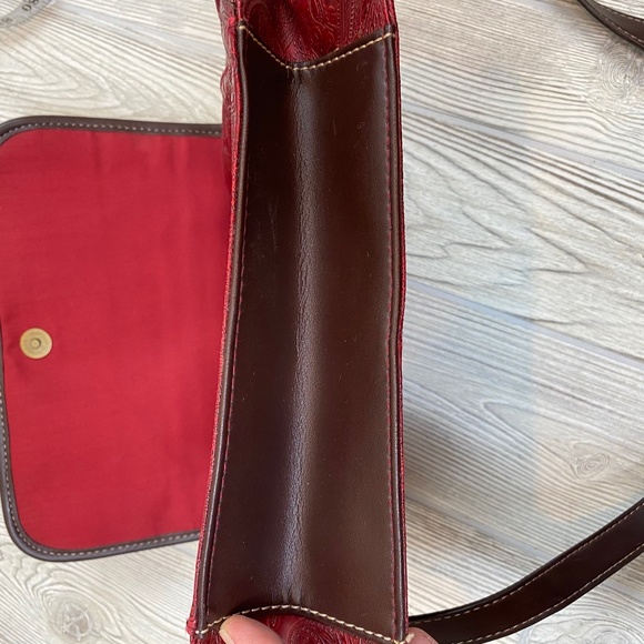 Relic Red Paisley Relic Medium Crossbody Purse Bag - Picture 6 of 12